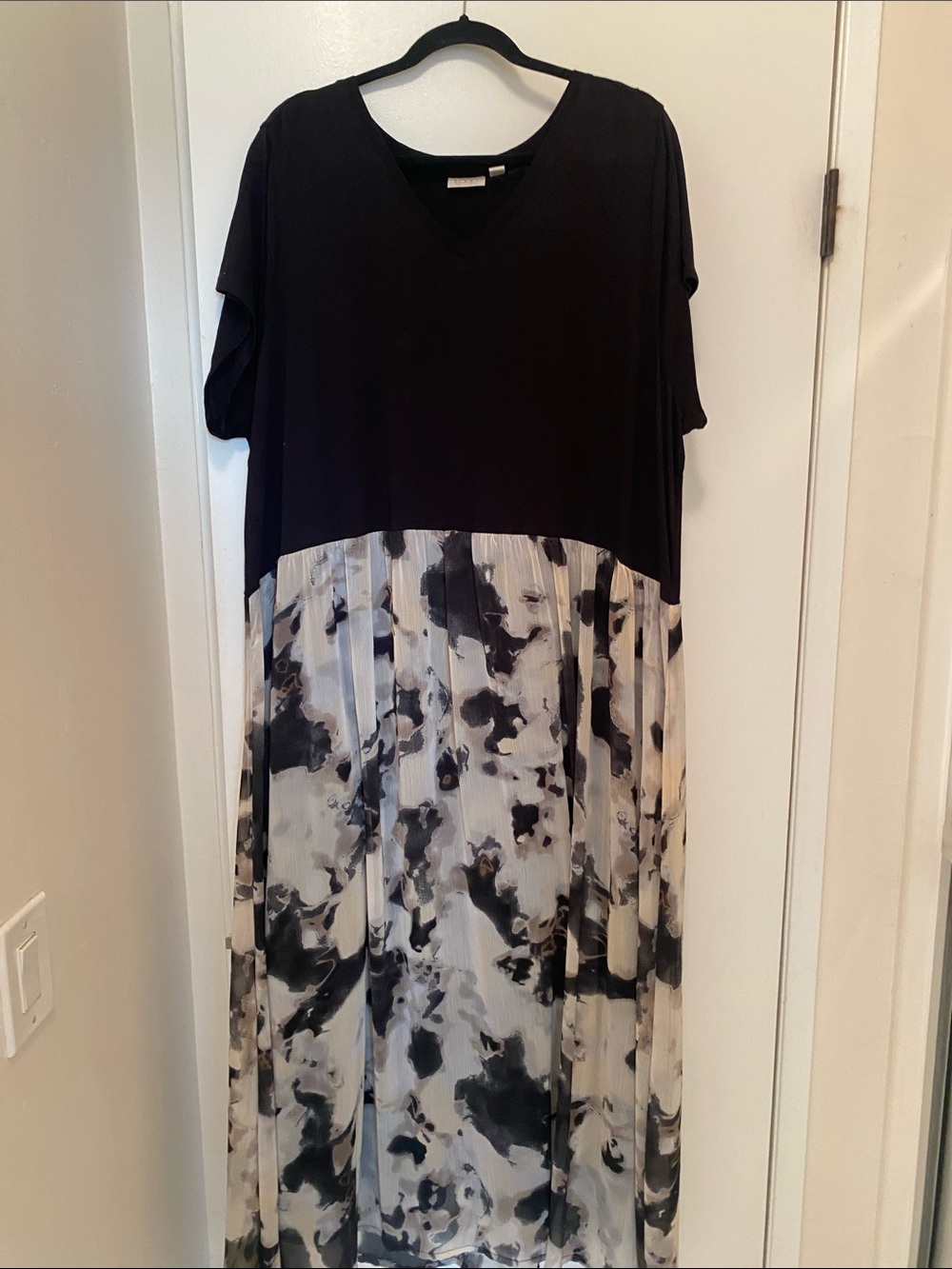 LOGO by Lori Goldstein Black Bodice with Monochrome Printed Maxi. 2X